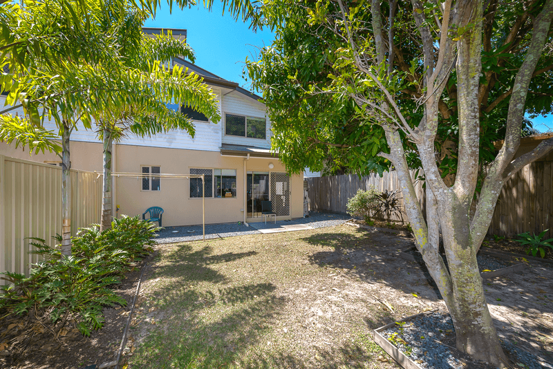 18 Barton Avenue, SOUTHPORT, QLD 4215