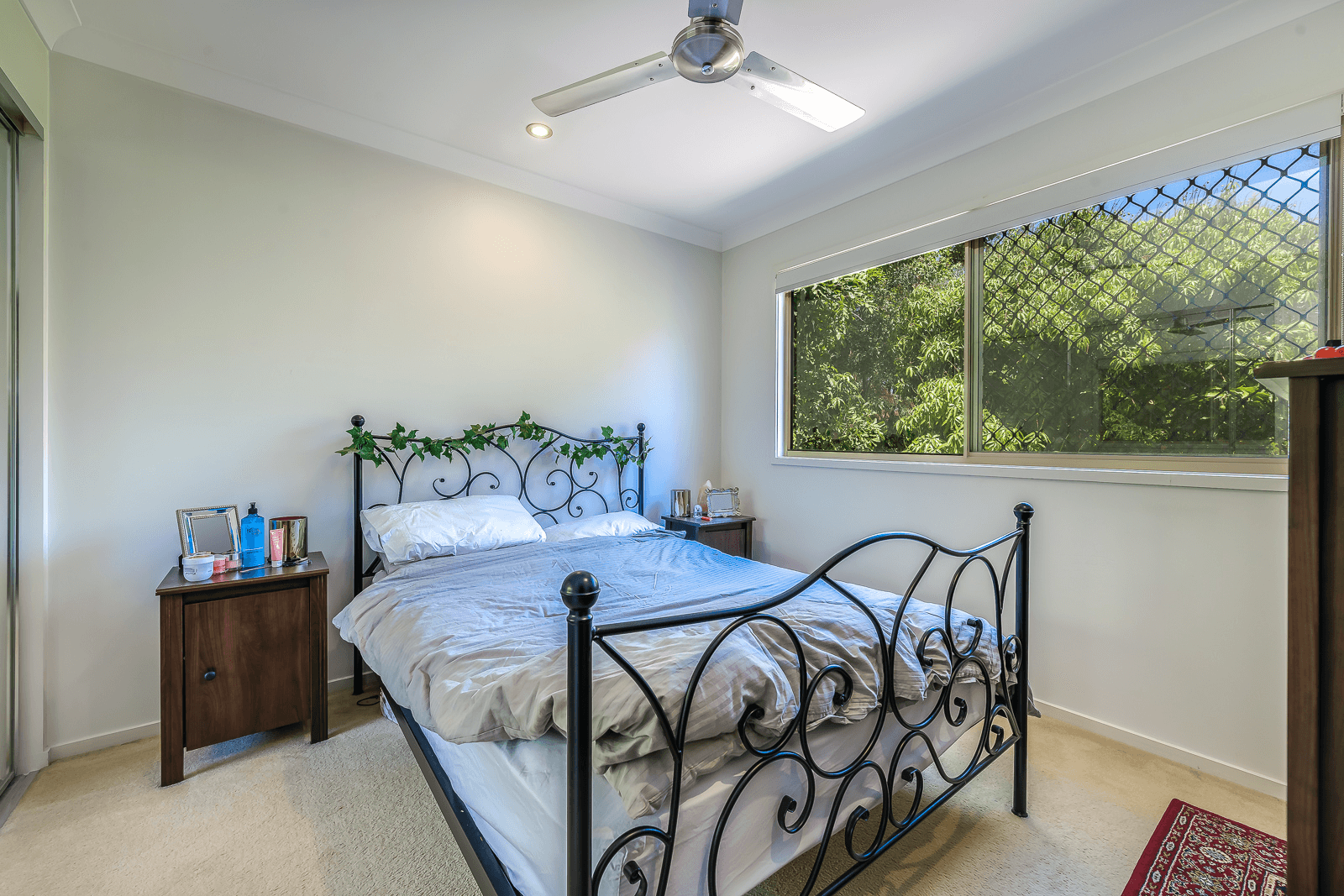 18 Barton Avenue, SOUTHPORT, QLD 4215