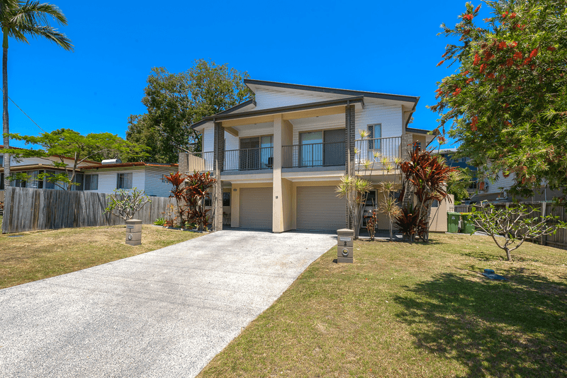 18 Barton Avenue, SOUTHPORT, QLD 4215