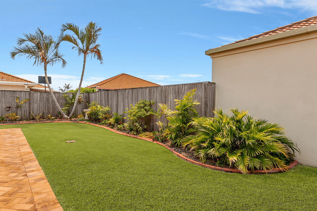 16 Stingray Crescent, Burleigh Waters, QLD 4220