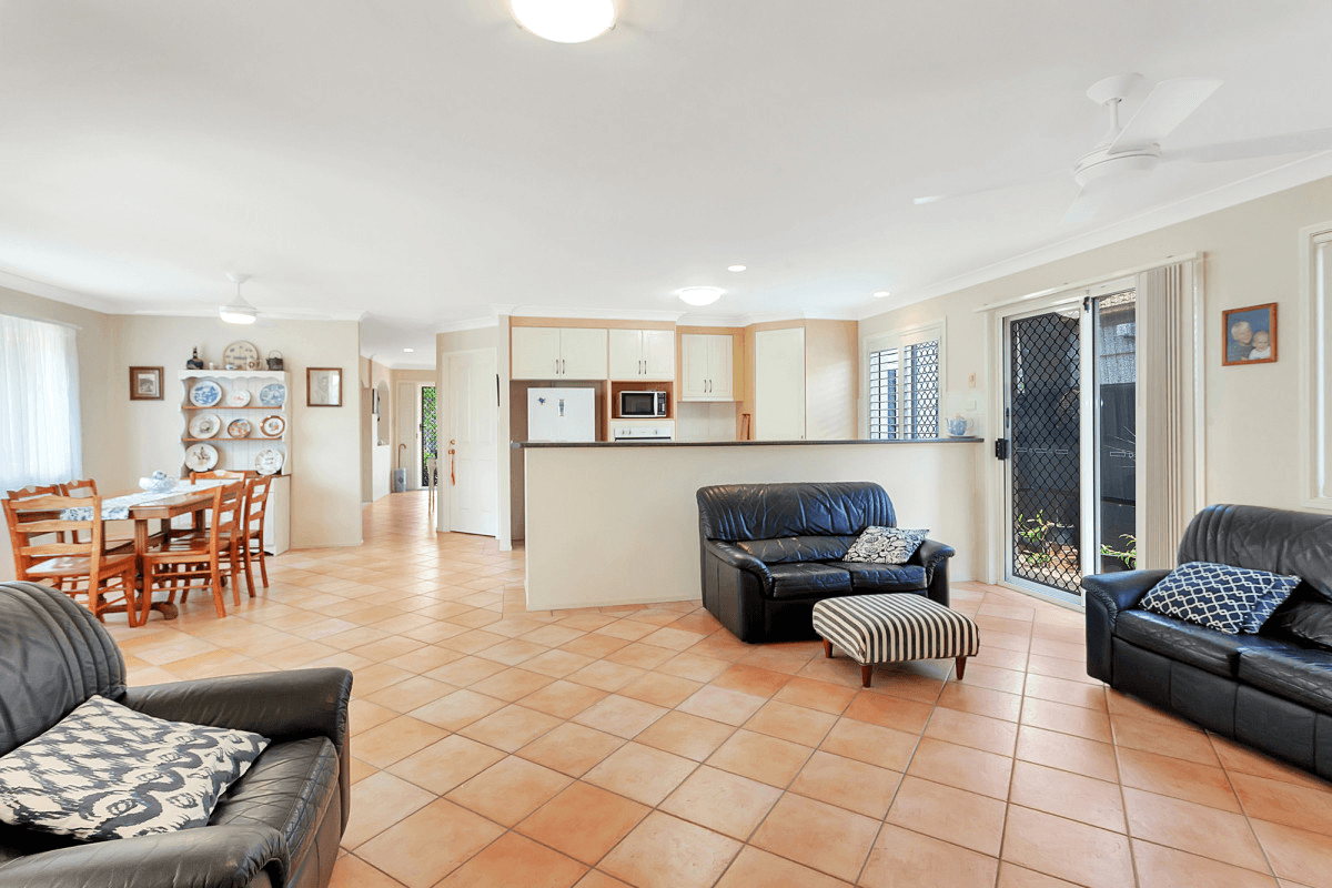 16 Stingray Crescent, Burleigh Waters, QLD 4220