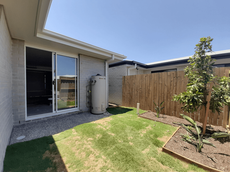 2/79 Fairbourne Terrace, PIMPAMA, QLD 4209