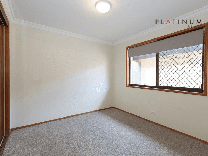 9/8 Dunlop Court, MERMAID WATERS, QLD 4218