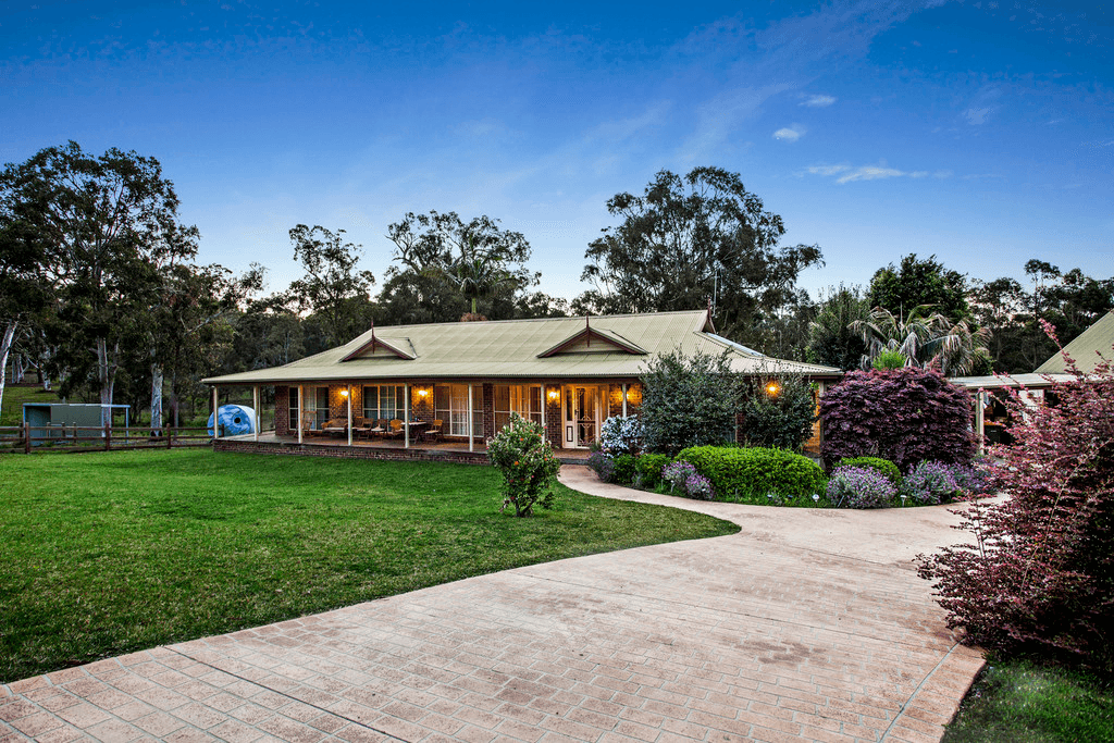 35 Larapinta Drive, WYEE POINT, NSW 2259