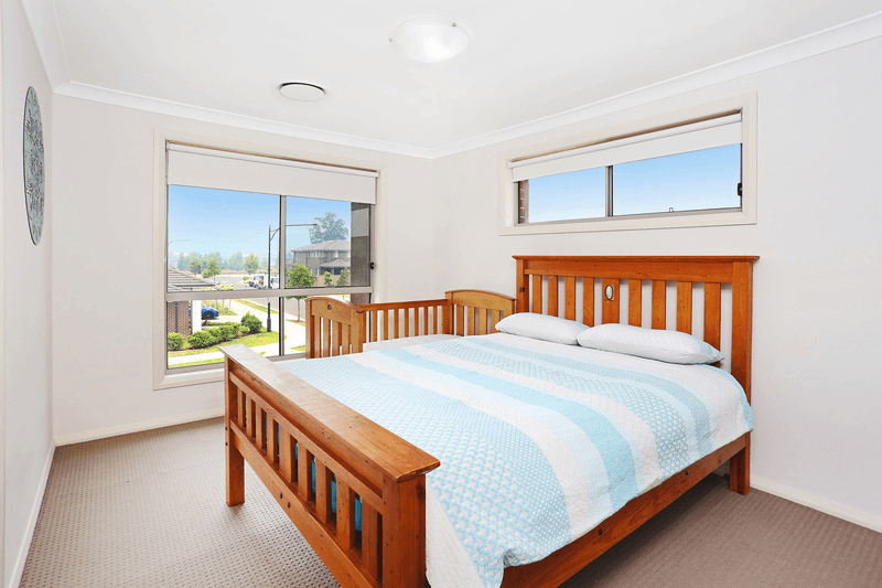 8 Illoura Way, JORDAN SPRINGS, NSW 2747