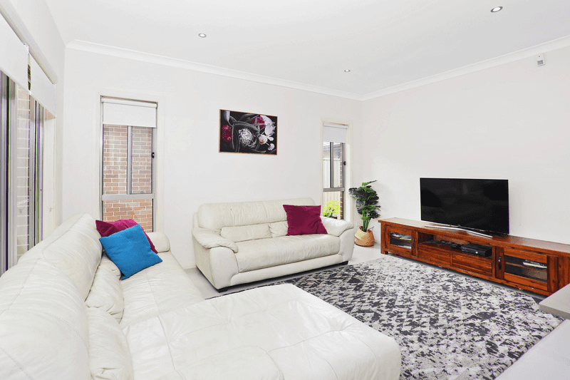 8 Illoura Way, JORDAN SPRINGS, NSW 2747