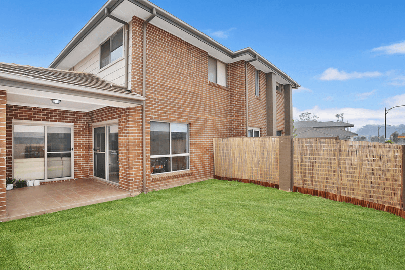 8 Illoura Way, JORDAN SPRINGS, NSW 2747