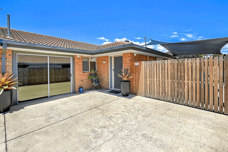 2/14 Freeman Street, Labrador, Qld 4215