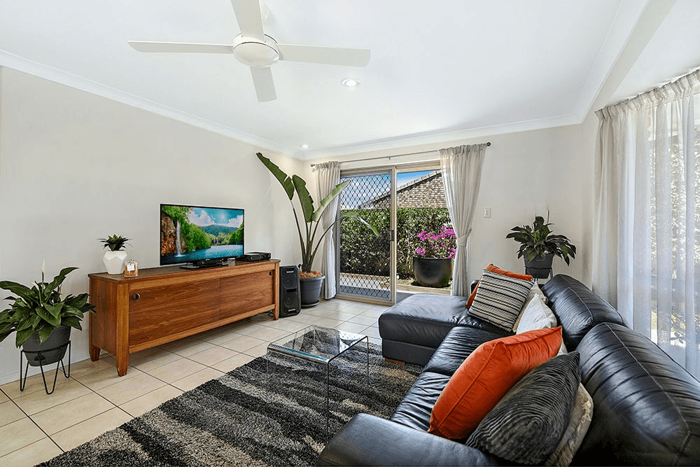 2/14 Freeman Street, Labrador, Qld 4215