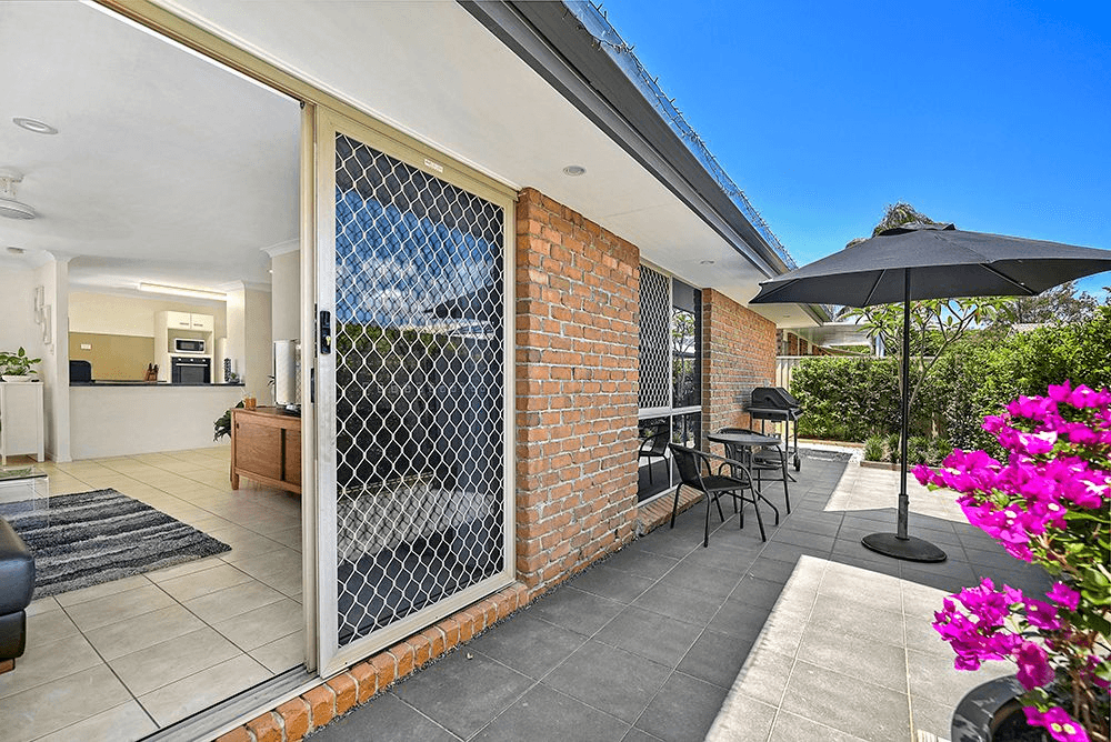 2/14 Freeman Street, Labrador, Qld 4215