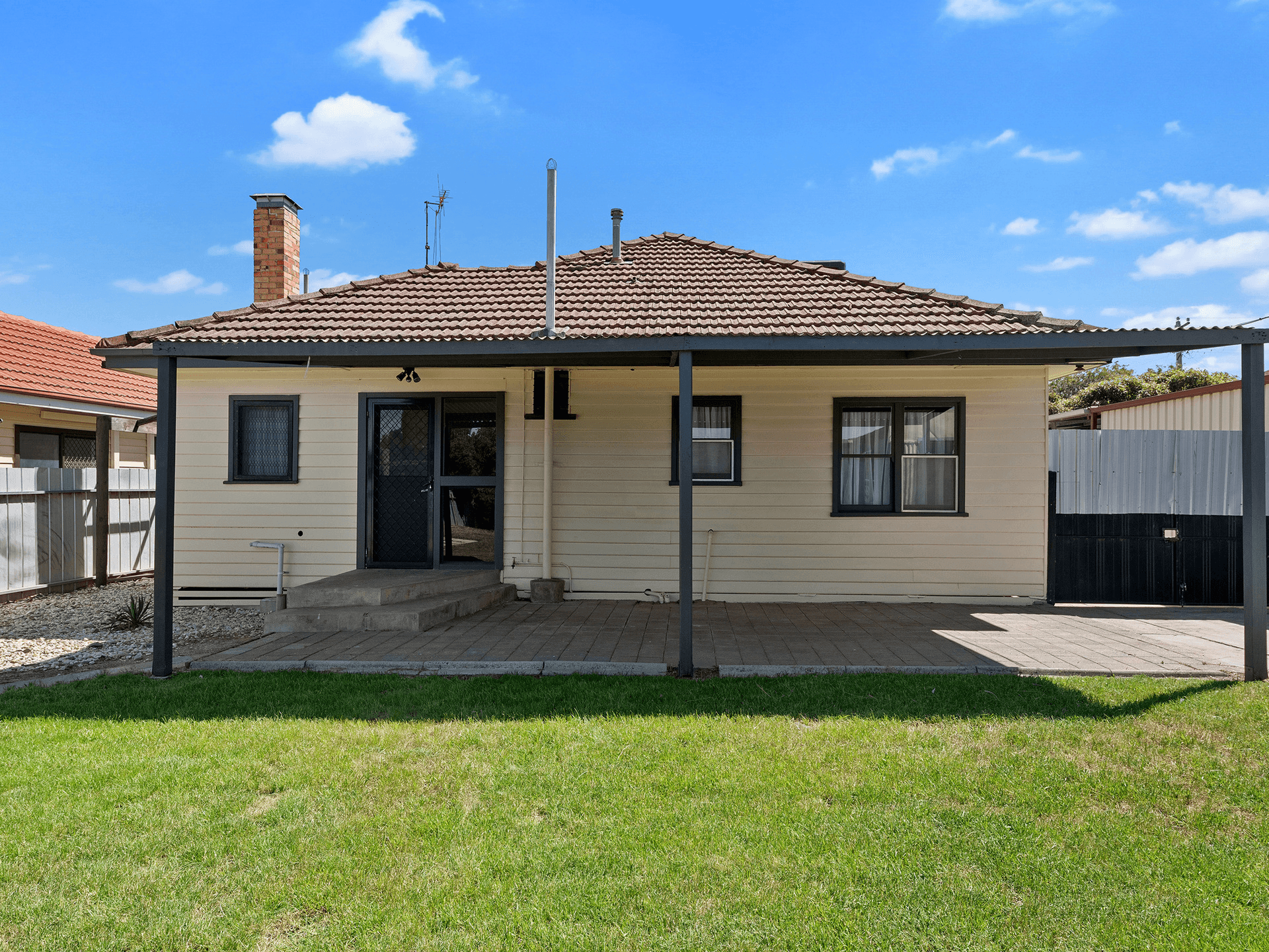 8 Wireless St, KANGAROO FLAT, VIC 3555