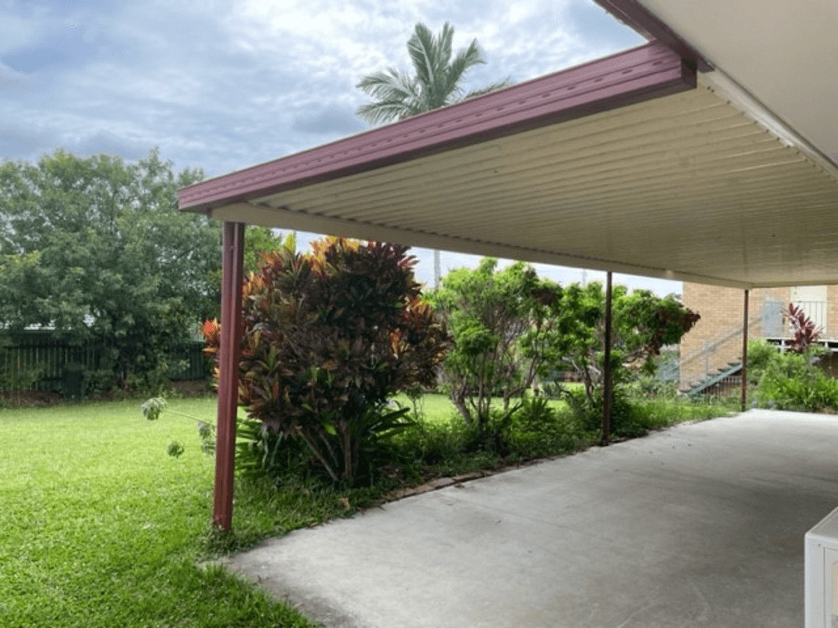 15 Mediterranean Drive, Benowa, QLD 4217