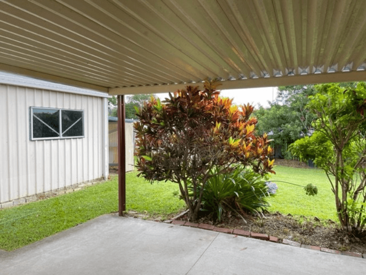 15 Mediterranean Drive, Benowa, QLD 4217