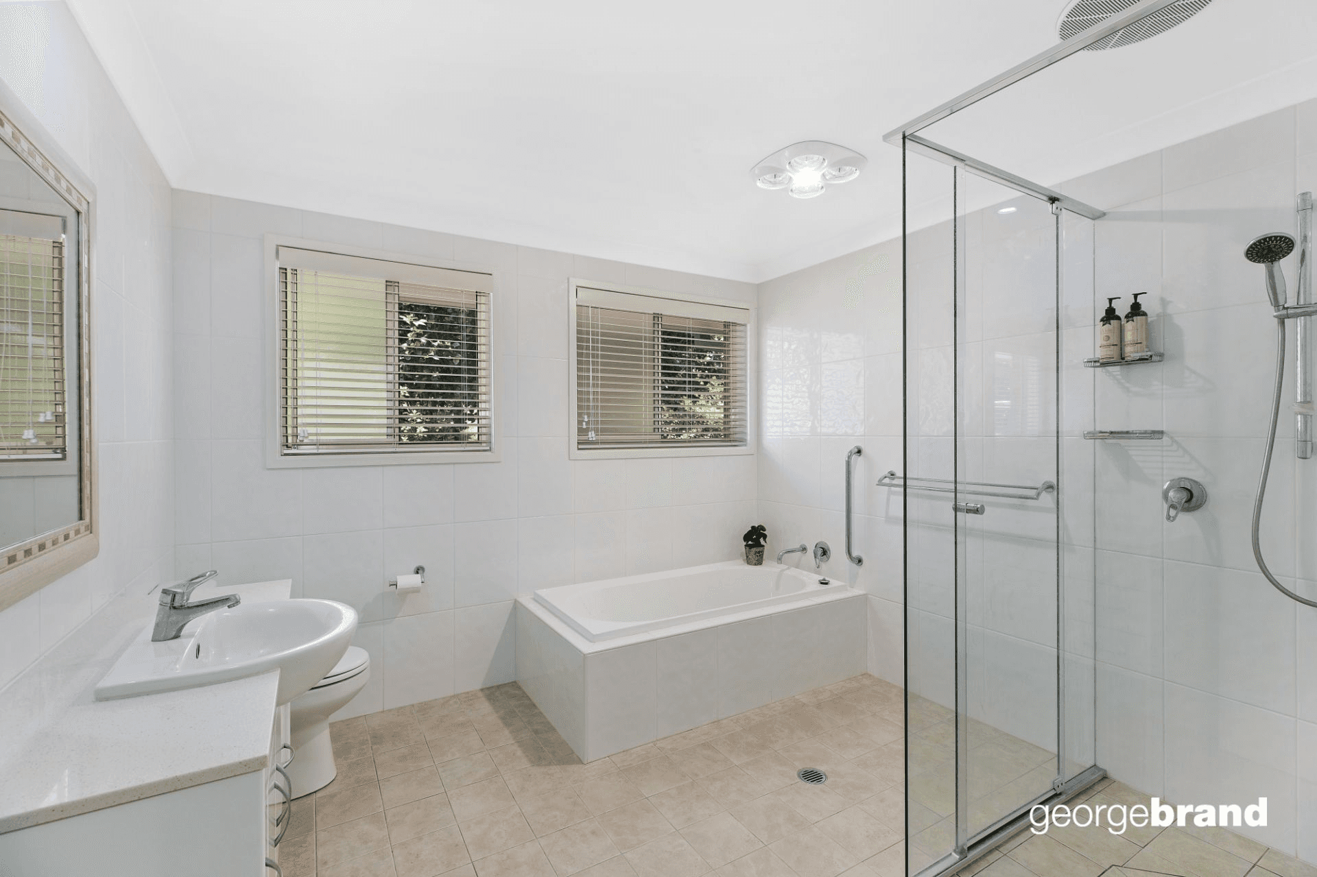 10 Moores Road, Avoca Beach, NSW 2251