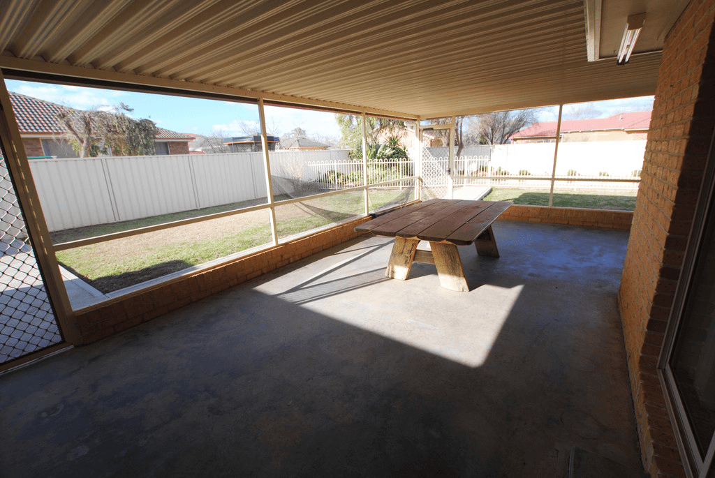 1 Innisvale Court, GRIFFITH, NSW 2680