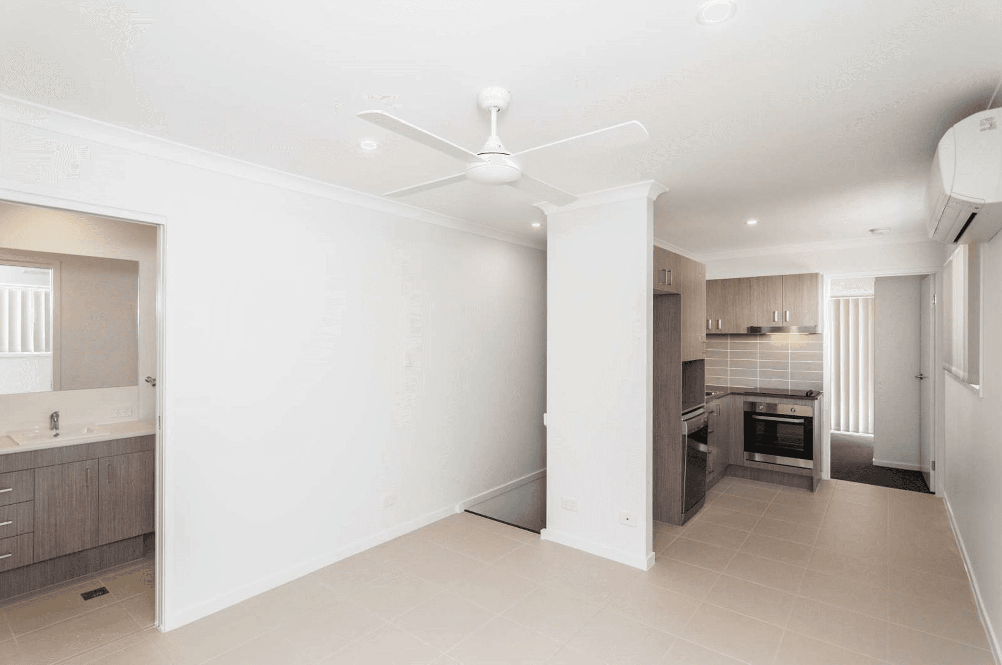 2/73 Surround Street, DAKABIN, QLD 4503