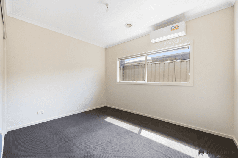 2/25 Staughton Street, Melton South, VIC 3338