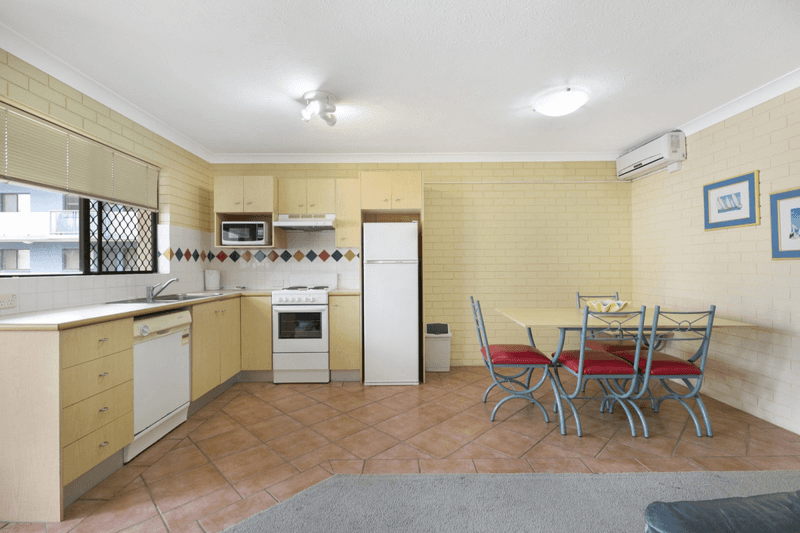 218/132 Marine Parade, Southport, QLD 4215