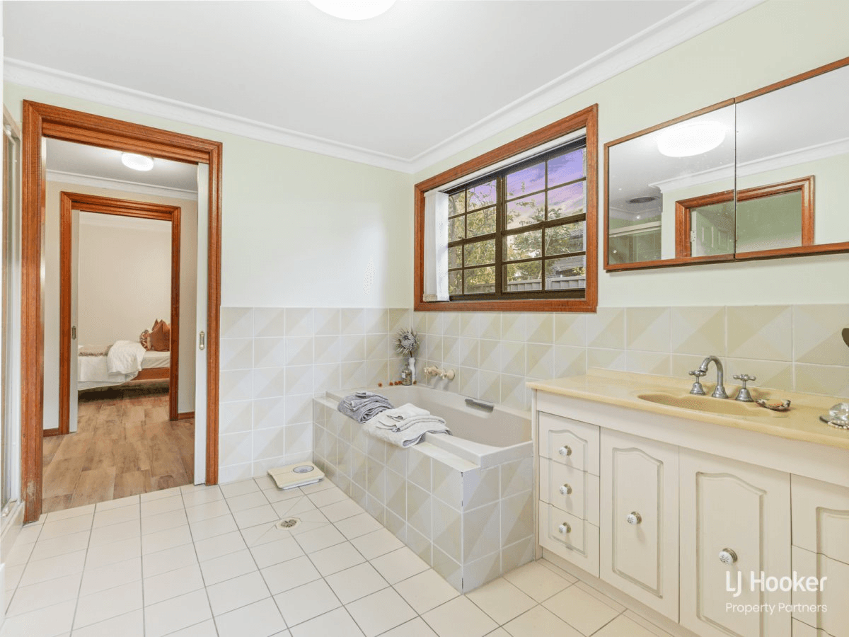 12 Bonutto Court, ROBERTSON, QLD 4109