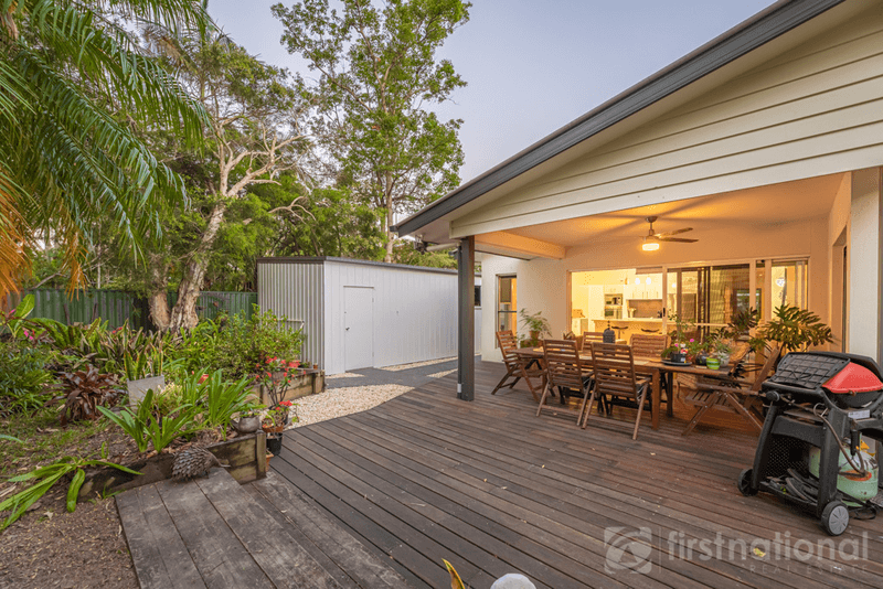 5 Bella Street, LANDSBOROUGH, QLD 4550