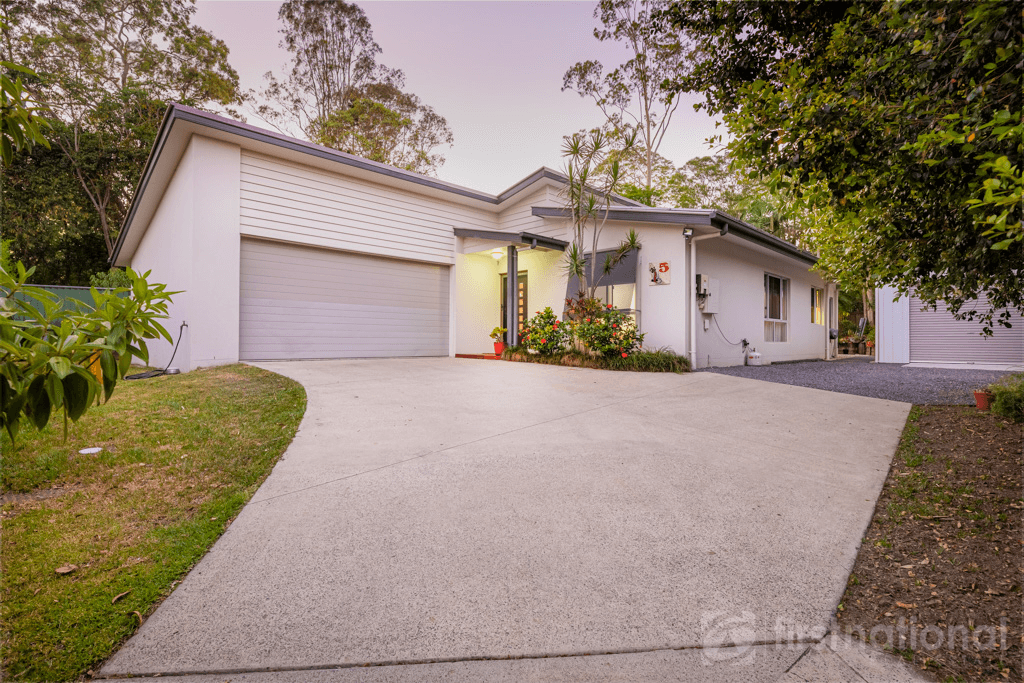 5 Bella Street, LANDSBOROUGH, QLD 4550