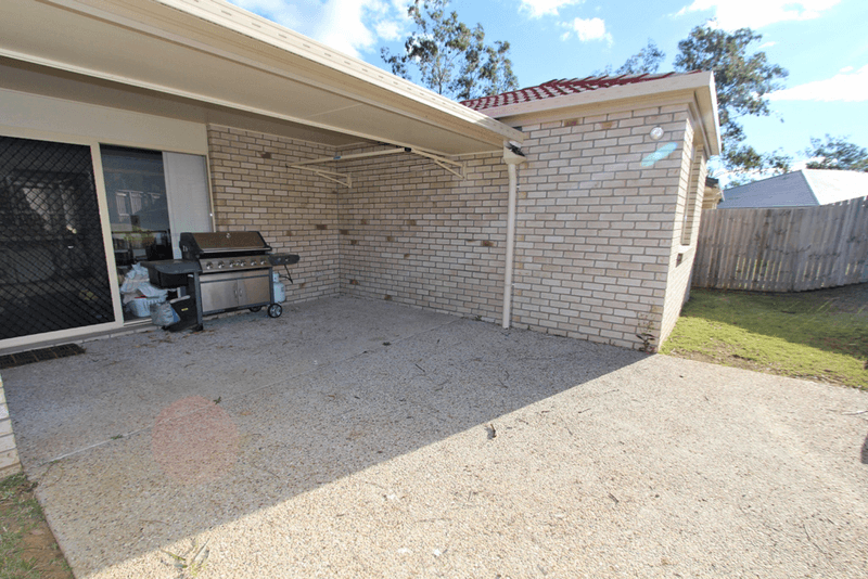 8 Whiteley  Court, BRASSALL, QLD 4305