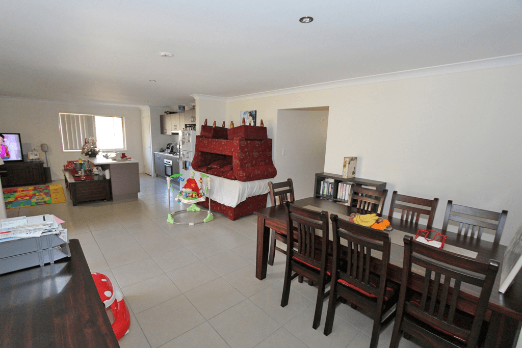 8 Whiteley  Court, BRASSALL, QLD 4305