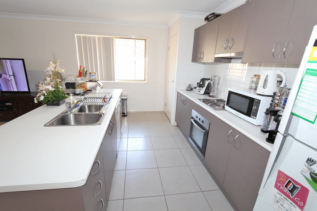 8 Whiteley  Court, BRASSALL, QLD 4305