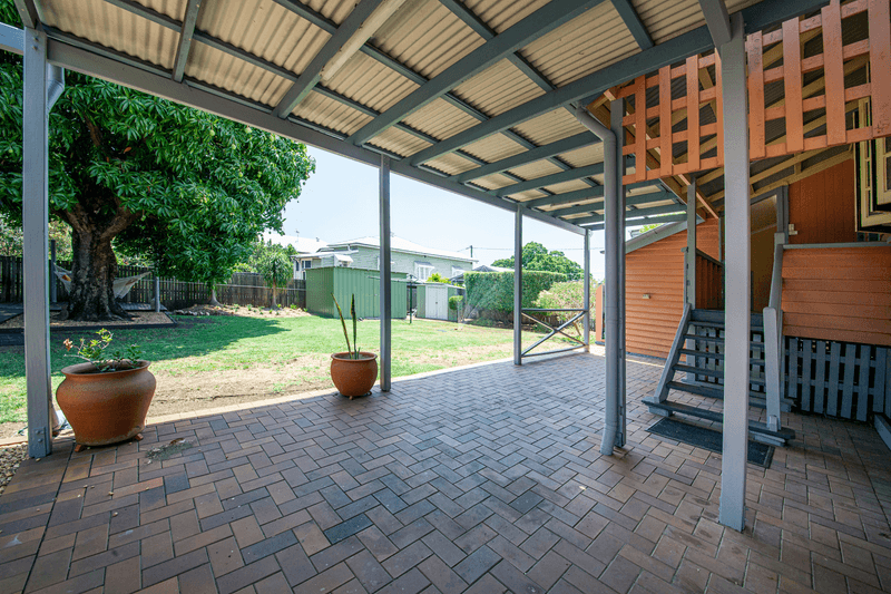 94 GLEBE ROAD, NEWTOWN, QLD 4305