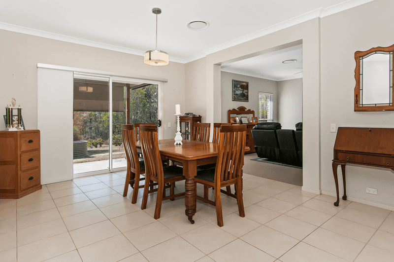 9 Halcot Court, GLENEAGLE, QLD 4285