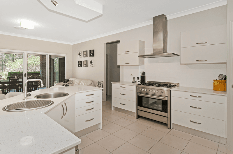 9 Halcot Court, GLENEAGLE, QLD 4285