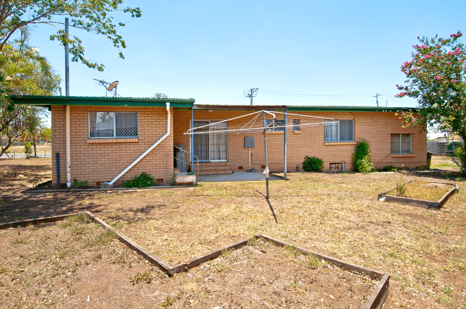 8 Edward Street, BEAUDESERT, QLD 4285