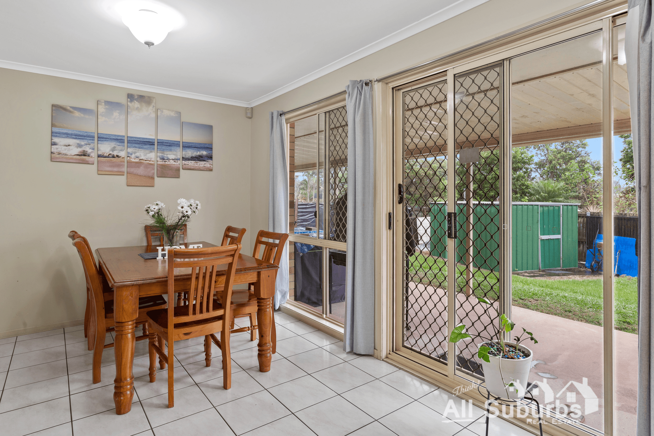 8 Stacey Court, CRESTMEAD, QLD 4132