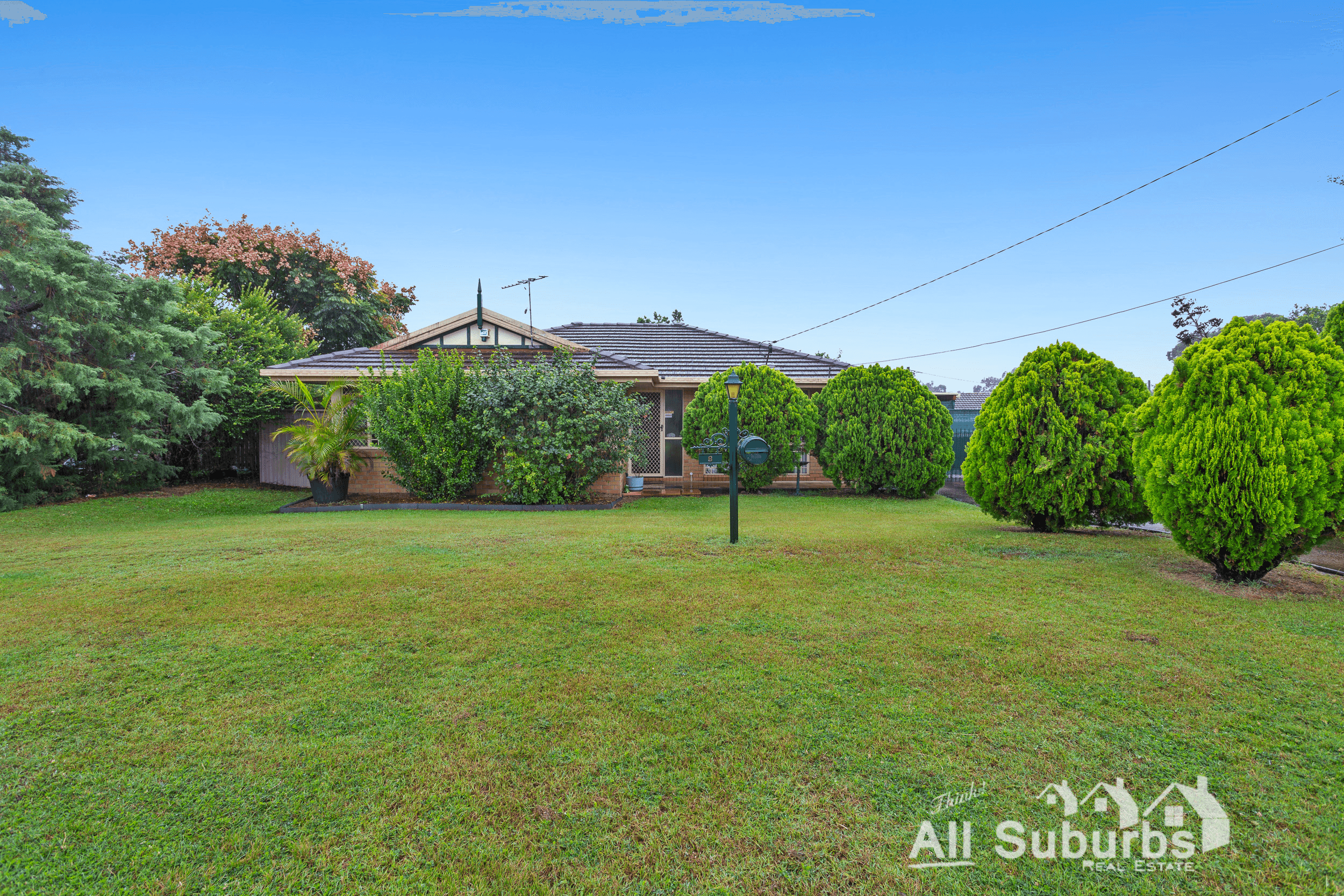 8 Stacey Court, CRESTMEAD, QLD 4132