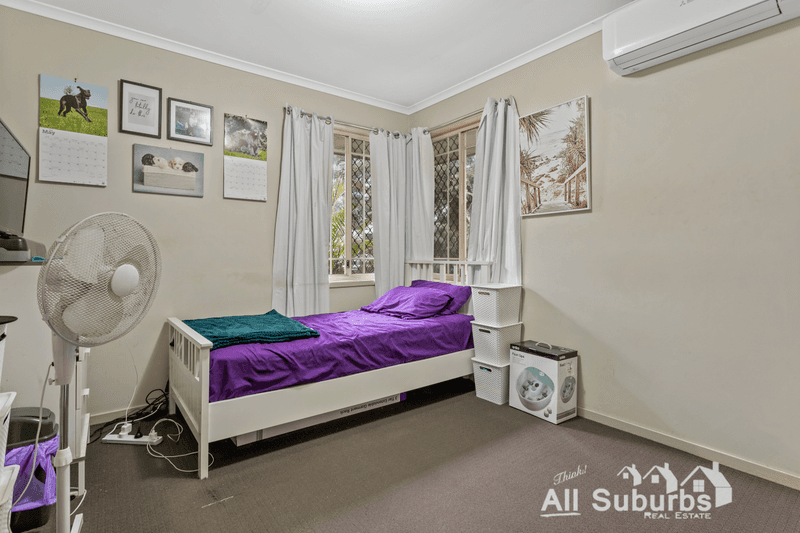 8 Stacey Court, CRESTMEAD, QLD 4132