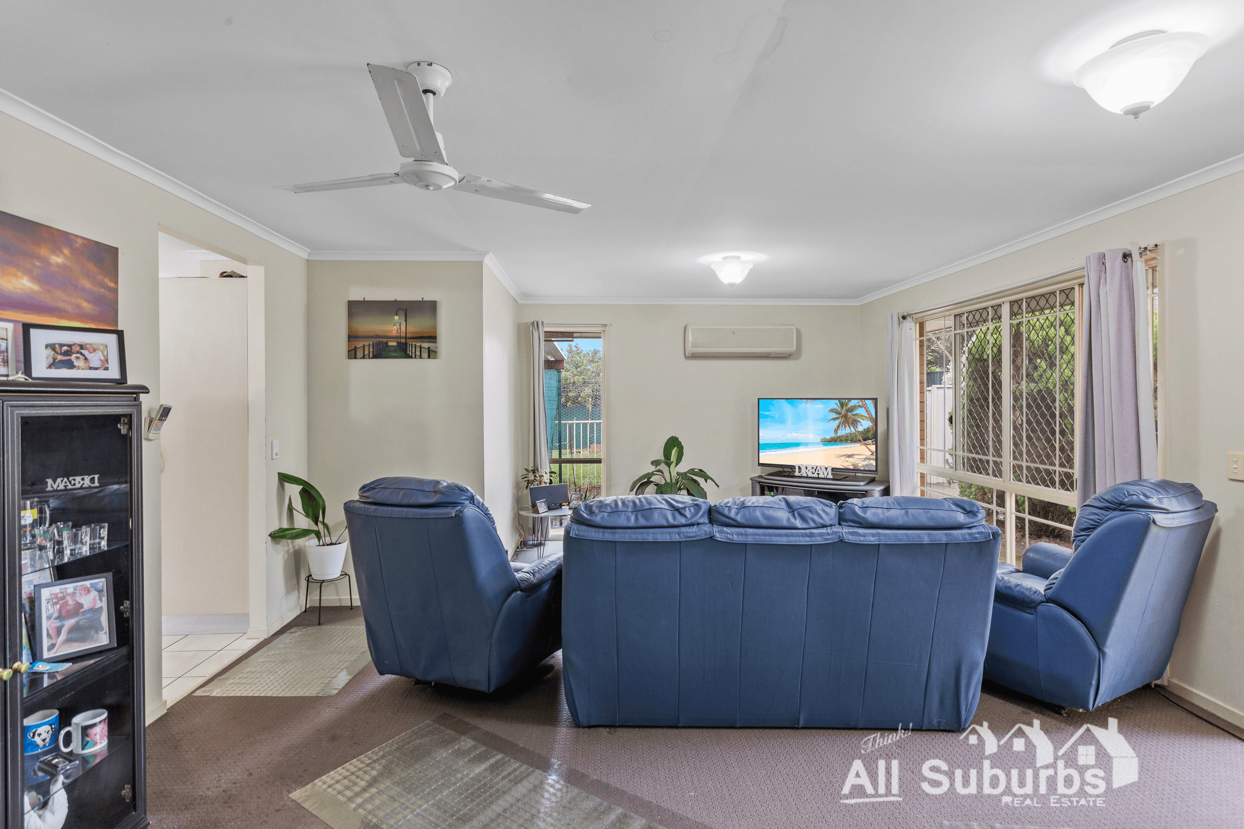 8 Stacey Court, CRESTMEAD, QLD 4132