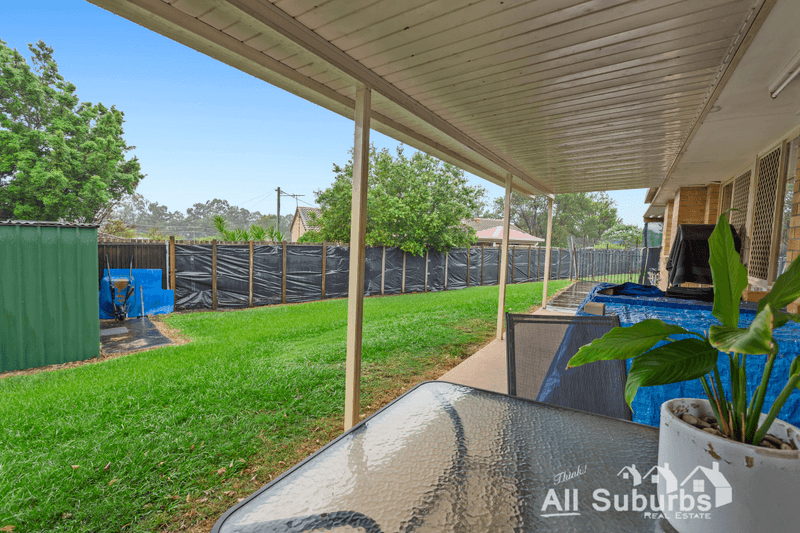 8 Stacey Court, CRESTMEAD, QLD 4132