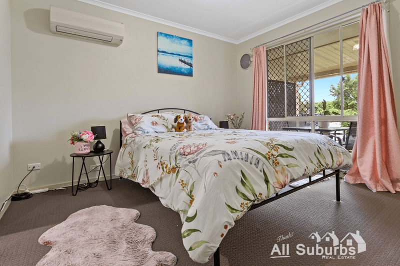 8 Stacey Court, CRESTMEAD, QLD 4132