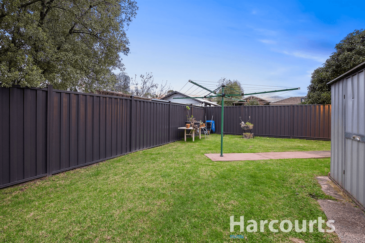 32  Chamberlain Drive, KILSYTH SOUTH, VIC 3137