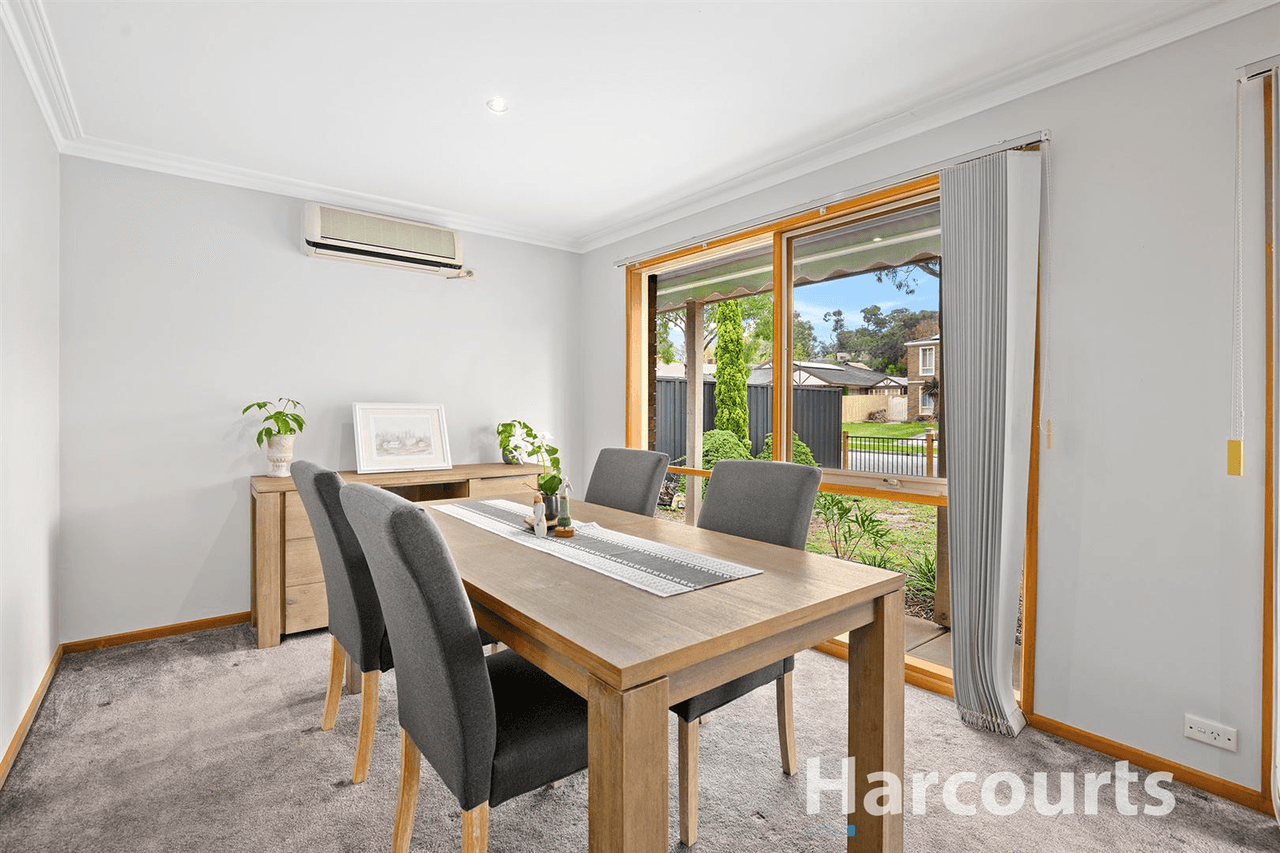 32  Chamberlain Drive, KILSYTH SOUTH, VIC 3137