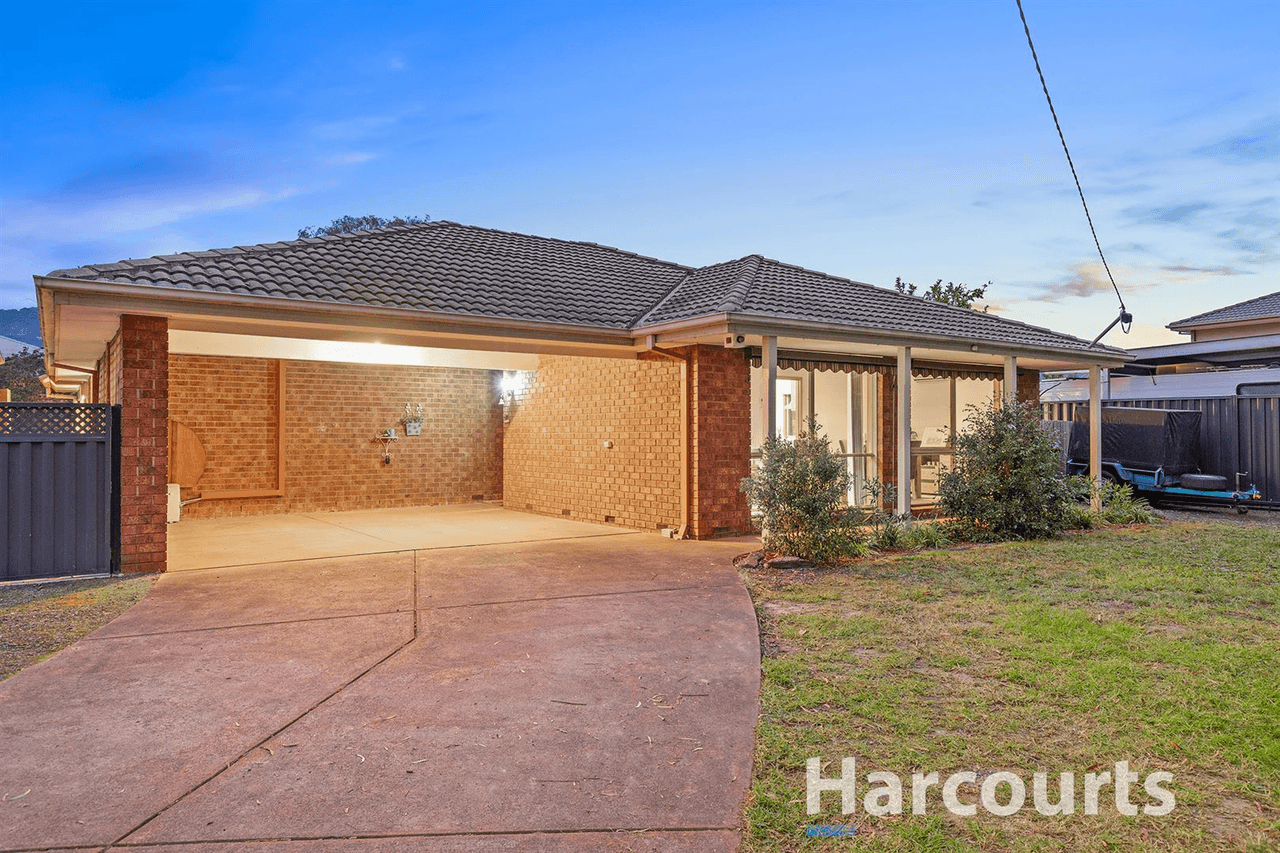 32  Chamberlain Drive, KILSYTH SOUTH, VIC 3137