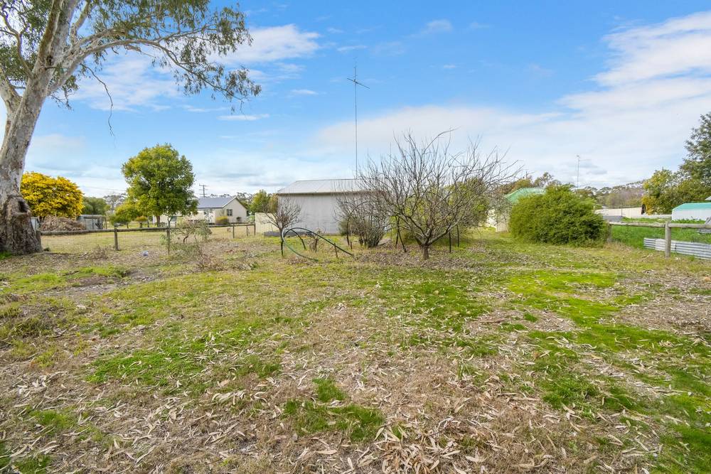 14 Wannon Avenue, Edenhope, VIC 3318
