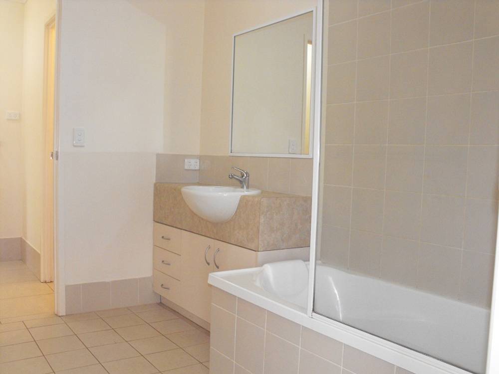 3/4 Christie Ave, Nanum, QLD 4874