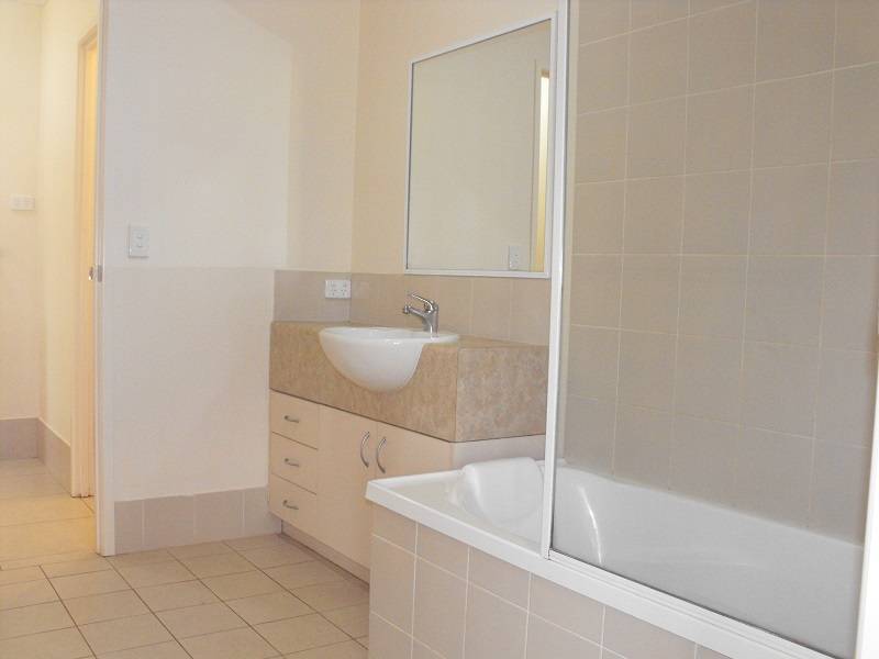 3/4 Christie Ave, Nanum, QLD 4874