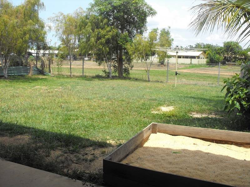 3/4 Christie Ave, Nanum, QLD 4874