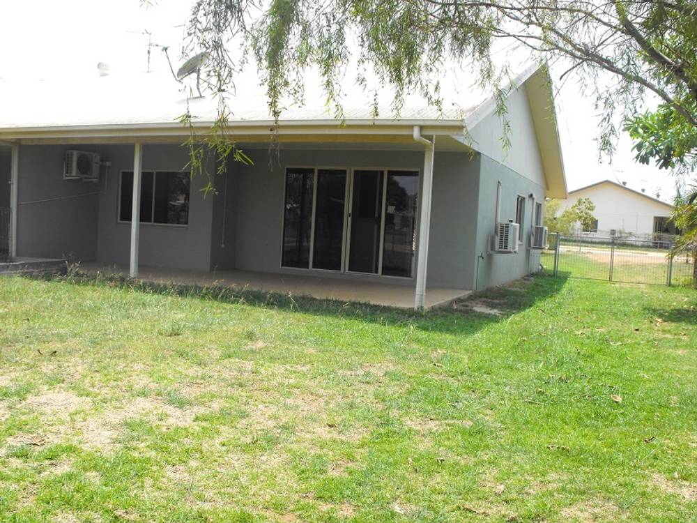 3/4 Christie Ave, Nanum, QLD 4874