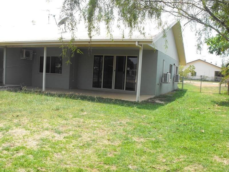 3/4 Christie Ave, Nanum, QLD 4874