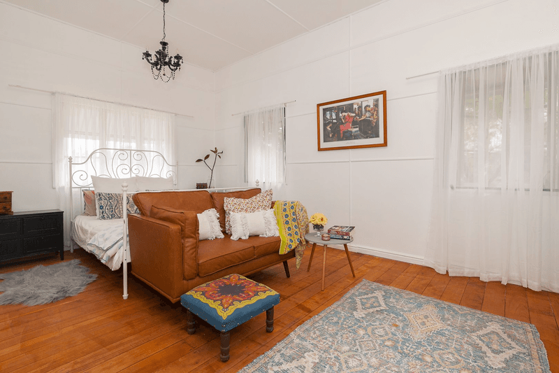 3 GLEBE ROAD, NEWTOWN, QLD 4305