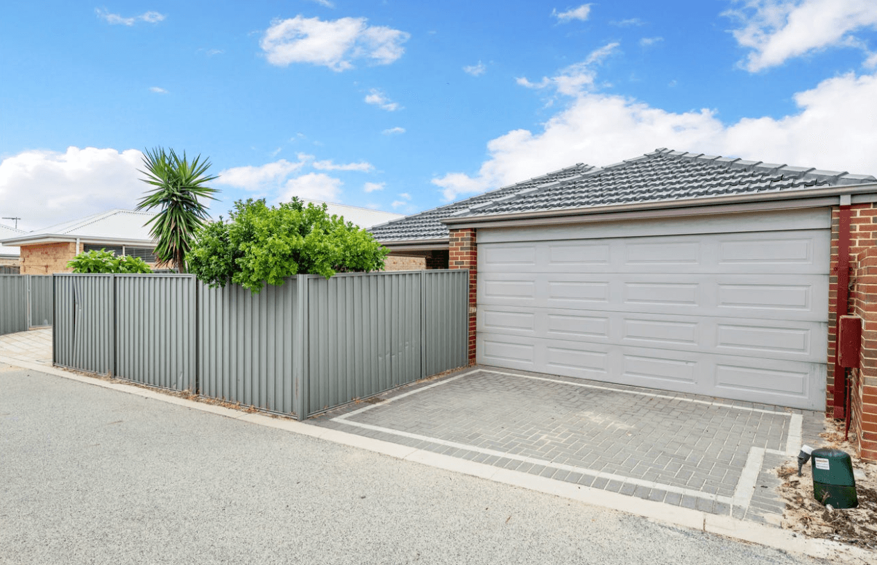 17 Barton Loop, PIARA WATERS, WA 6112