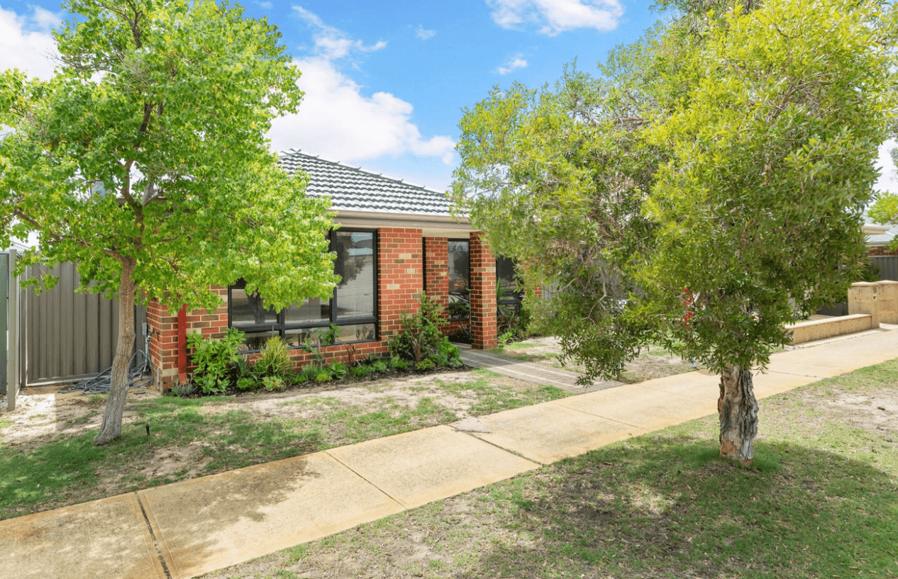 17 Barton Loop, PIARA WATERS, WA 6112